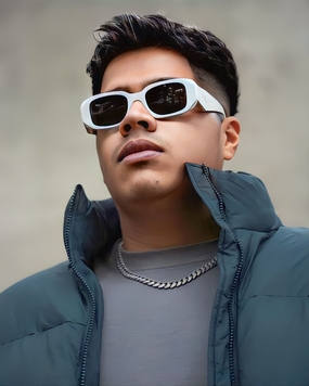 戴着墨镜的羽绒服帅哥图片